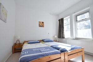 House | 3 bedrooms, bed sheets - Holiday Home Bergen Near Beach & Dunes (Bergen aan Zee)