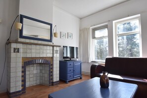 House | Living room - Holiday Home Bergen Near Beach & Dunes (Bergen aan Zee)