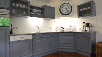 House  Room | Private kitchen | Fridge, high chair