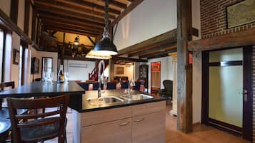 บ้านพัก | ครัวส่วนตัว | เก้าอี้กินข้าวสำหรับเด็ก