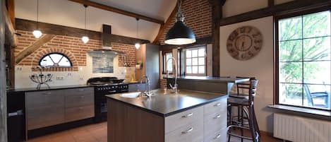 單棟房屋 | 私人廚房 | 高腳椅