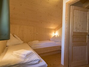 Stuga | 4 sovrum och sängkläder