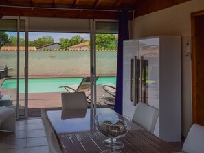 Dining - Modern Villa in Condezaygues With Private Pool (Condezaygues)