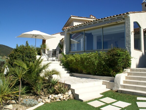 Exterior - Ideally Located Villa at Ste Maxime, Beautiful sea View, air Conditioning and Large Garden (Sainte-Maxime)