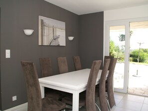 Dining - Ideally Located Villa at Ste Maxime, Beautiful sea View, air Conditioning and Large Garden (Sainte-Maxime)
