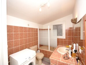Ferienhaus | Badezimmer | Duschwanne