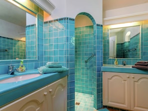 Villa | Bathroom | Bathtub, towels - Magnificent Villa With Private Pool Near Port Grimaud and Saint Tropez (Grimaud)