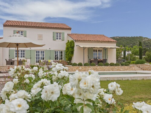 Stunning Villa With Heated Private Swimming Pool in Peaceful Location