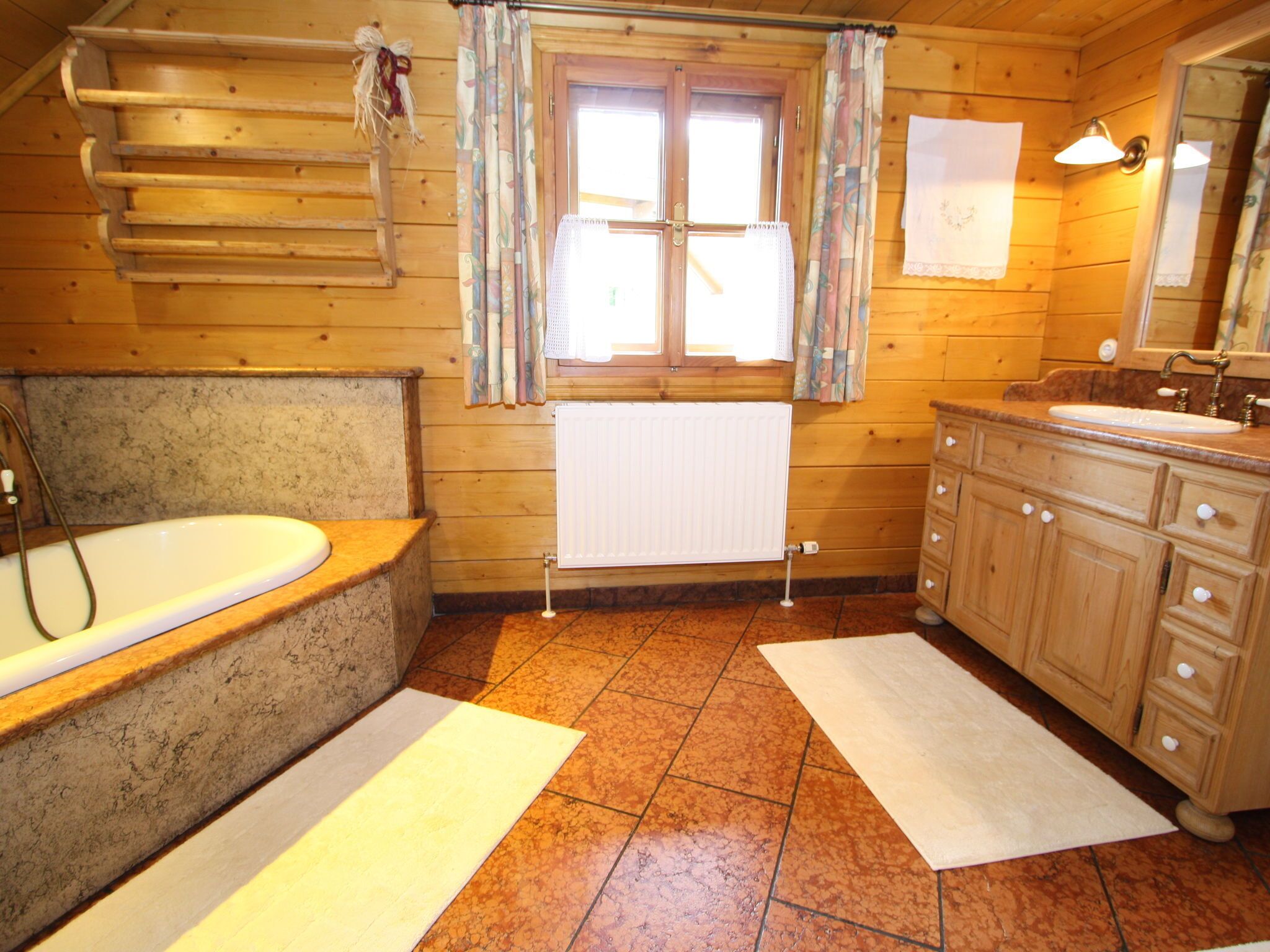 Chalet | Bathroom | Bathtub, towels