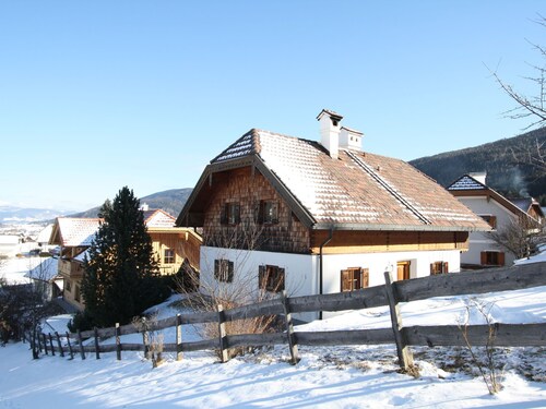 Cozy Chalet in Sankt Margarethen im Lungau near Ski Area