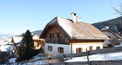 Cozy Chalet in Sankt Margarethen im Lungau near Ski Area