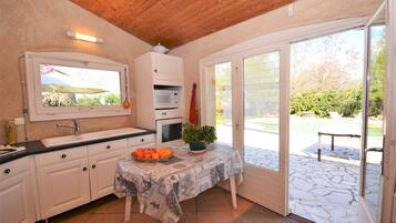 House | Private kitchen | Fridge, microwave, dishwasher, high chair