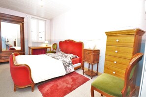 House | 4 bedrooms, individually furnished, bed sheets