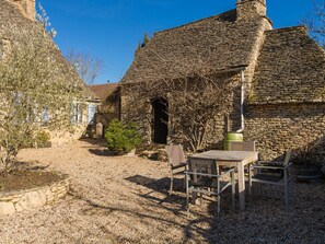House | Balcony - Cosy Holiday Home in Archignac With Private Pool (Archignac)
