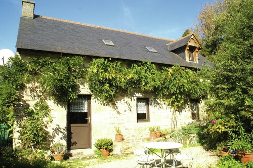 Breton Escape in Querrien