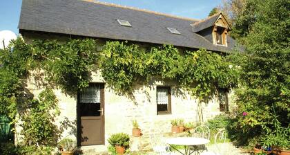 Breton Escape in Querrien