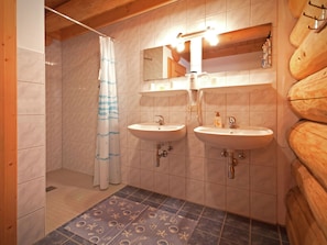 Chalet | Bathroom
