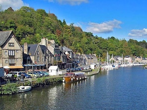 Unclassified image, 3 of 36, button - House Between River and Ocean With Pretty Garden in Brittany (Plouer-sur-Rance)