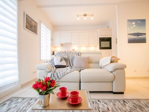 Living room - Classy Apartment in Bayeux With Heating Facility (Bayeux)