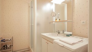 Unclassified image, 4 of 20, button - Classy Apartment in Bayeux With Heating Facility (Bayeux)