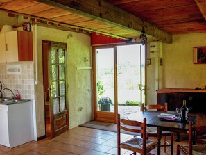 Dining - Stylish Cottage in Savignac-lédrier With Terrace (Saint-Mesmin)