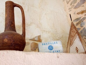 1 bedroom, individually furnished - Stylish Cottage in Savignac-lédrier With Terrace (Saint-Mesmin)