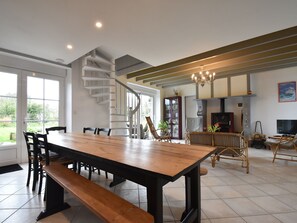 Dining - Spacious Holiday Home in Saint-germain-sur-ay With Terrace (Saint-Germain-sur-Ay)
