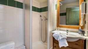 Apartment | Badezimmer | Badewanne, Handtücher