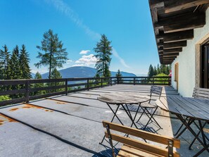 Balcony - Spacious Villa in Afritz am See with Hot Tub (Treffen)