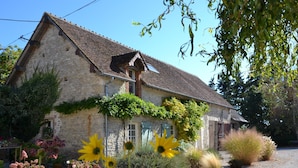 A stone building with a sloped roof, a small window, and a door. - Holiday Home in Chilleurs Near Chateau (Chilleurs-aux-Bois)