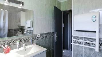 Villa | Bilik Mandi | Pancuran mandi