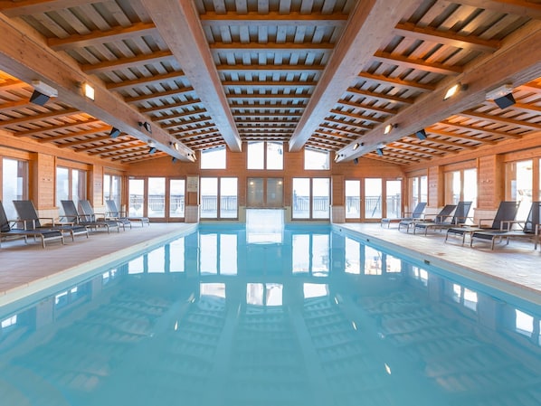 Outdoor pool - Authentic Apartment Located in the Center of Les Arcs 1950 (Bourg-Saint-Maurice)