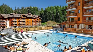 Outdoor pool - Apartment in Vars, a Resort With a lot of Sunshine in Hautes Alpes (Vars)