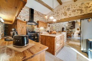 Private kitchen - Stone Home in France With Private Pool (Les Arcs-sur-Argens)
