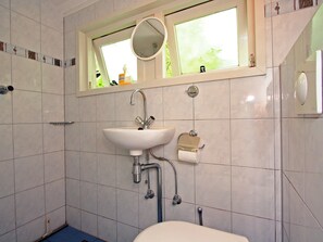 House | Bathroom | Shower - Charming Holiday Home in Veere Near Forest (Veere)
