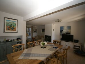 Dining - Beautiful Villa in Saumane-de-vaucluse With Tennis Court (Saumane-de-Vaucluse)