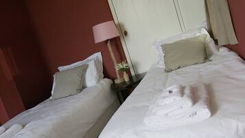 Nhà | 5 phòng ngủ, trang bị nội thất với thiết kế riêng biệt