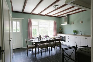 하우스 | 전용 주방 | 냉장고, 전자레인지, 유아용 의자