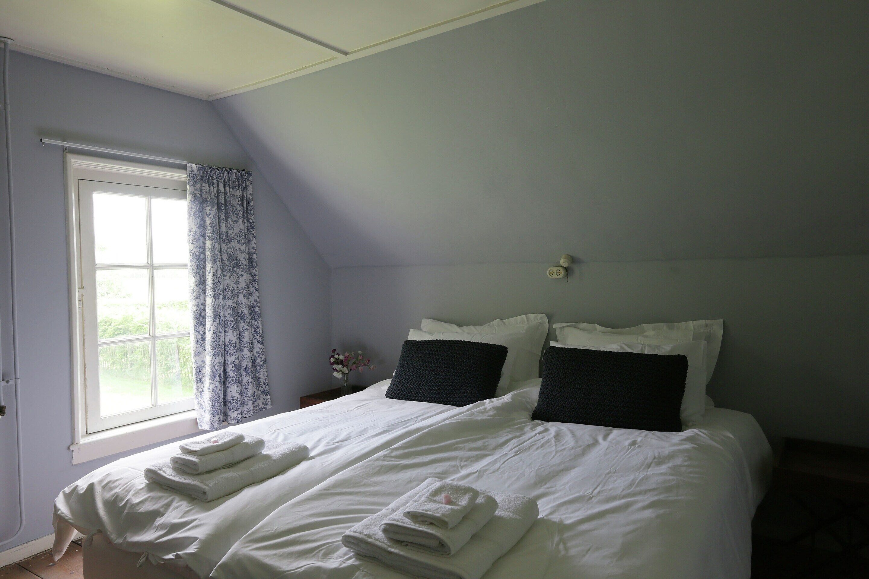 House | 5 bedrooms, individually furnished, iron/ironing board, bed sheets