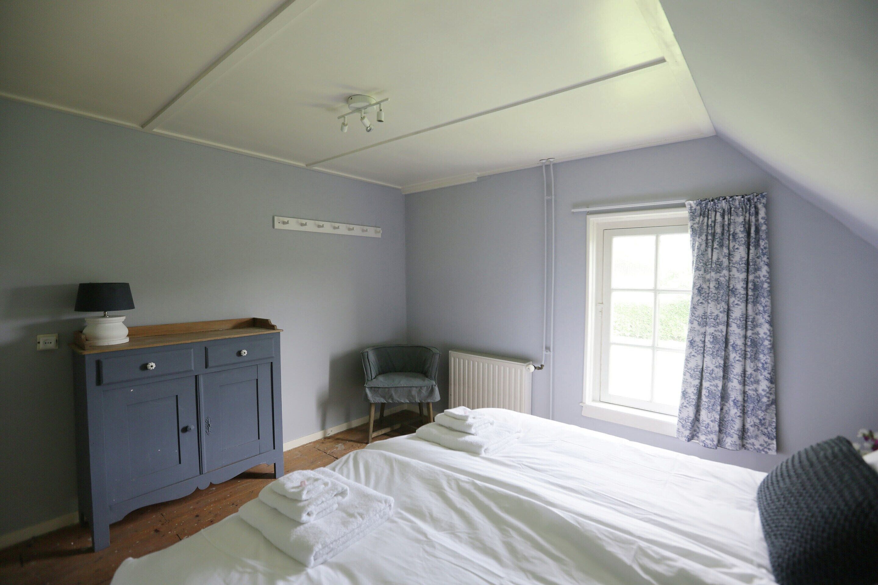 House | 5 bedrooms, individually furnished, iron/ironing board, bed sheets