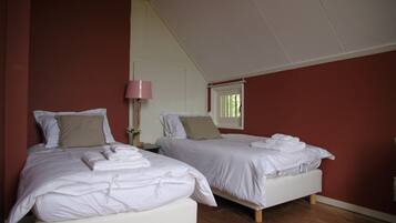 House | 5 bilik tidur, dilengkapkan perabot secara berasingan