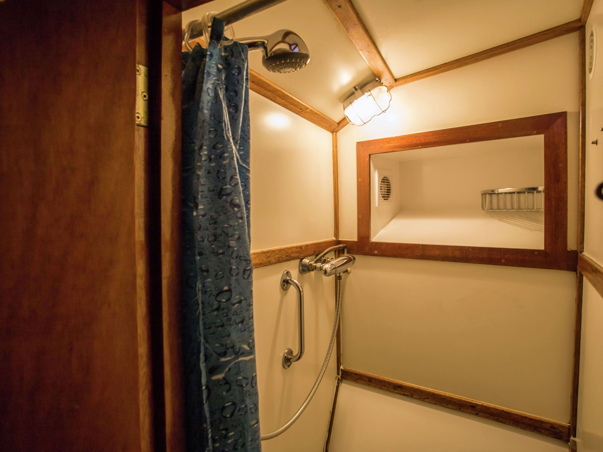 Mobile Home | Bilik Mandi | Pancuran mandi 