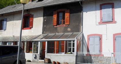 This Comfortably Furnished Holiday Home is Located in a Small and Friendly Neighbourhood