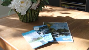3 bedrooms, individually furnished, bed sheets - Splendid Holiday Home With Jetty, Waterfront Terrace, Garden (Vinkeveen)