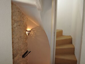 Reception - Village Home on the old Bonnieux Town Wall With Unprecedented Views (Bonnieux)