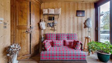 House | 2 bedrooms, individually furnished, bed sheets