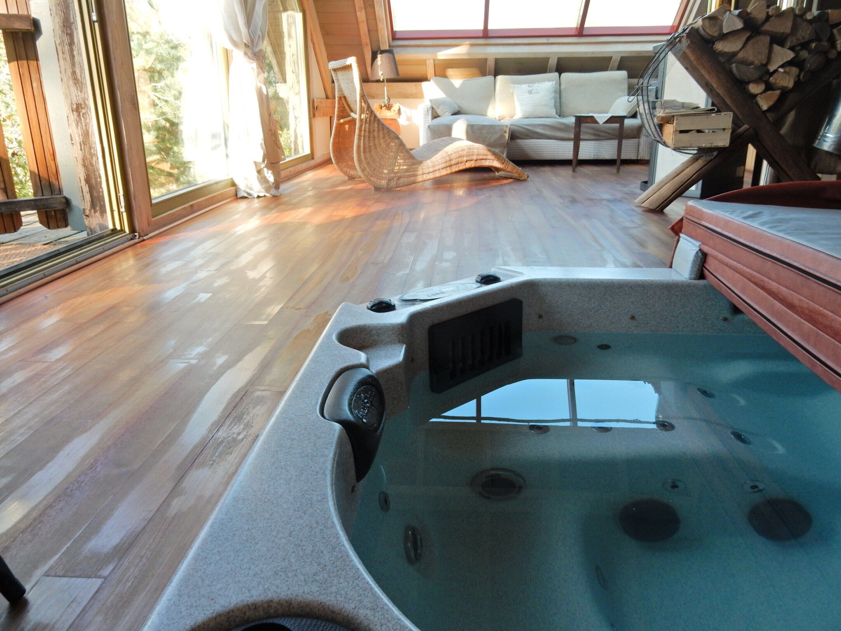 House | Indoor spa tub