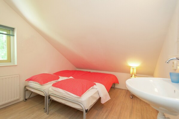 House | 4 bedrooms, individually furnished - Superb Villa in the Woods of Gaasterland With Wifi and Fireplace (Oudemirdum)