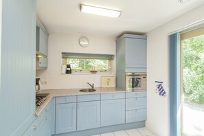 House | Private kitchen | Oven, dishwasher, high chair - Superb Villa in the Woods of Gaasterland With Wifi and Fireplace (Oudemirdum)