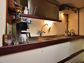 Private kitchen | Fridge, oven